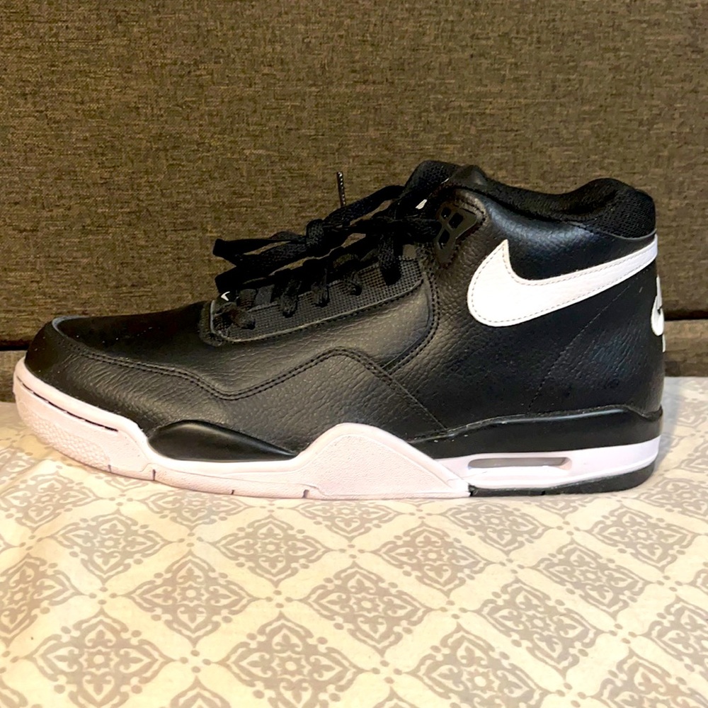 Brand new size 12 Nike flight legacy